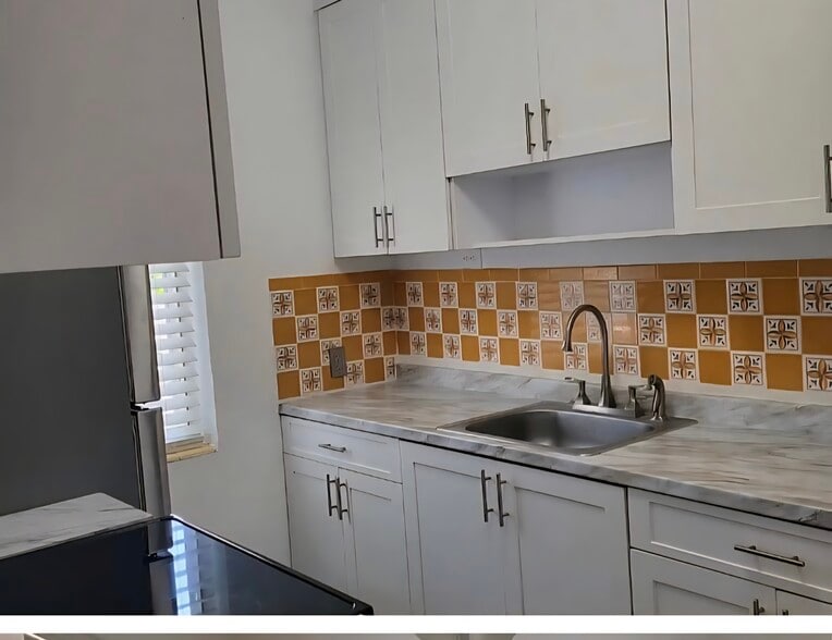 Building Photo - 1215 SW 13th Ave