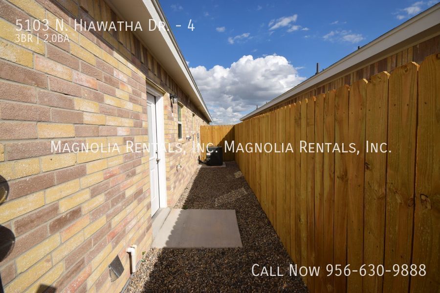 Building Photo - 5103 N Hiawatha Dr
