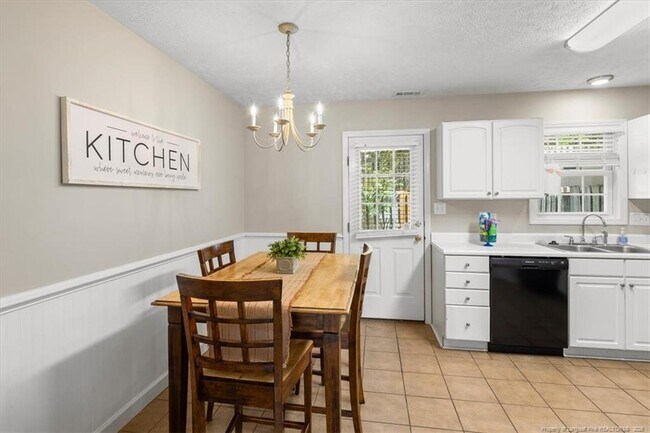 Building Photo - 421 Cityview Ln