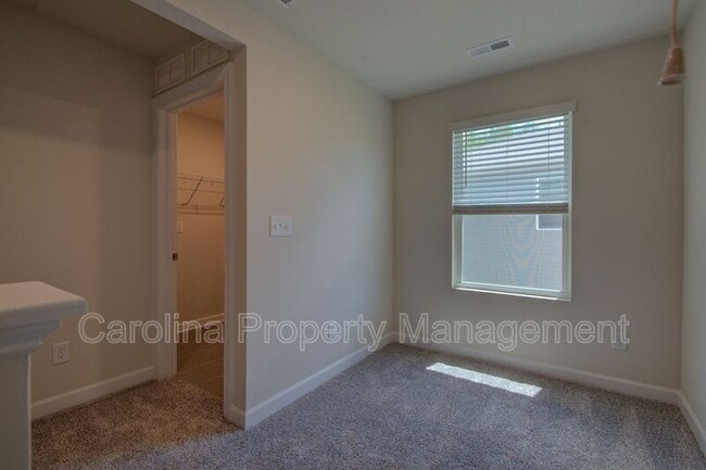 Building Photo - 105 Johns Cardinal Dr