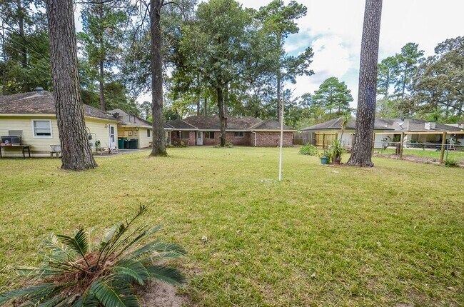 Building Photo - 25602 Oakhurst Dr