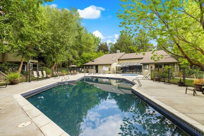 Building Photo - Private End-Unit Condo in Southeast Boise | Pool Access + Great Location