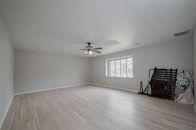 Building Photo - 811 Loire Ln