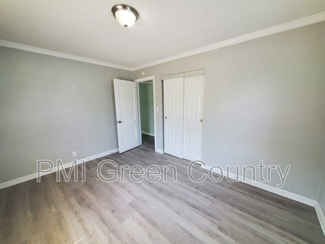 Building Photo - 2125 E Seminole St