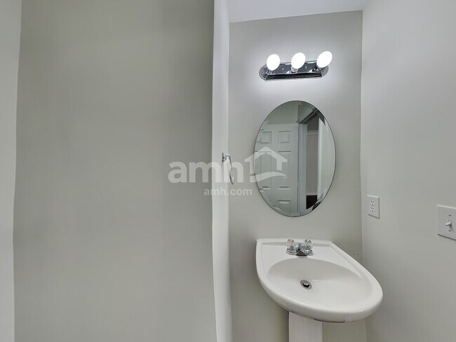 Building Photo - 625 Latimer Way