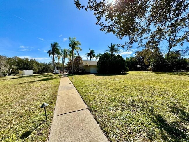 Building Photo - 2879 Thaxton Dr