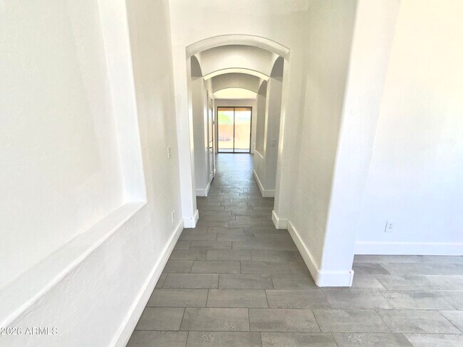 Building Photo - 7116 W Sophie Ln