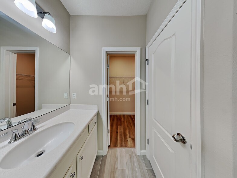 Building Photo - 16173 Alison Creek Dr