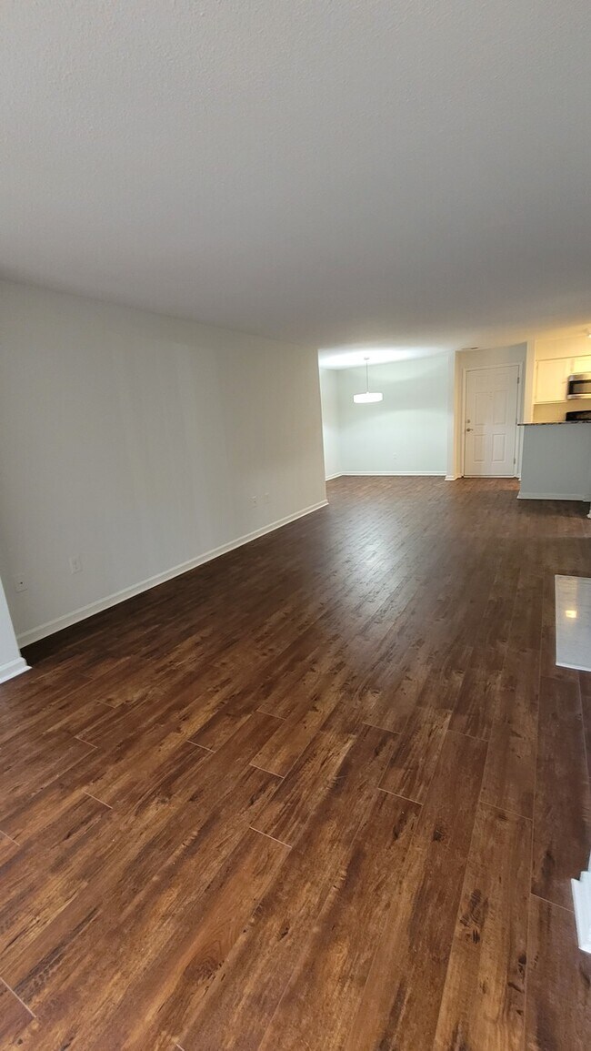 Building Photo - 2 bedroom 2 bath Condo in Lenox Heights, o...
