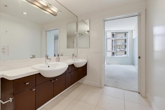 Building Photo - Skyline Views & Sophisticated Corner Living at Aria in Cortez Hill