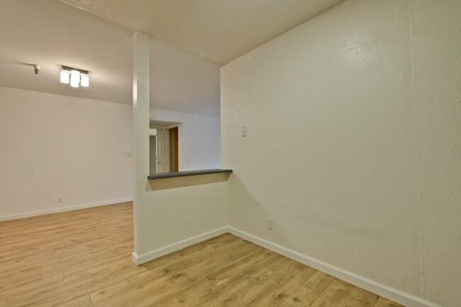 Building Photo - 2-bedroom, 2-bathroom condo in Awesome Mou...