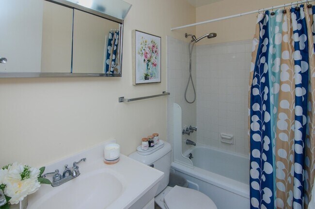 Building Photo - 609 Watersedge Dr