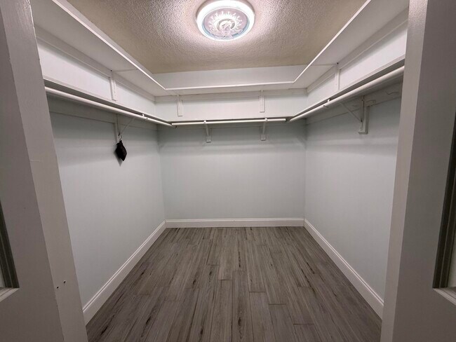 Building Photo - 121 Wettaw Ln