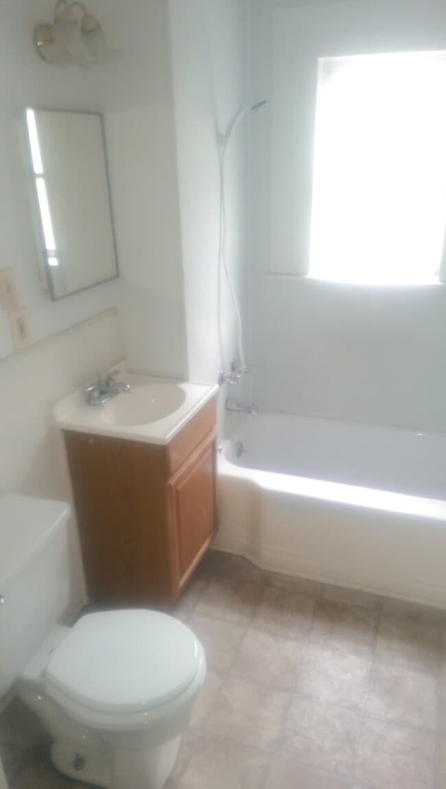 Building Photo - 57 Corban Ave SW