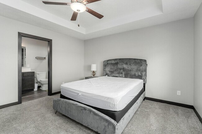 Building Photo - 4500 W 34th St N