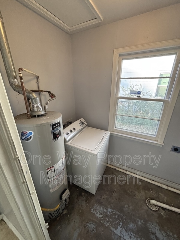 Building Photo - 1912 N Grove St