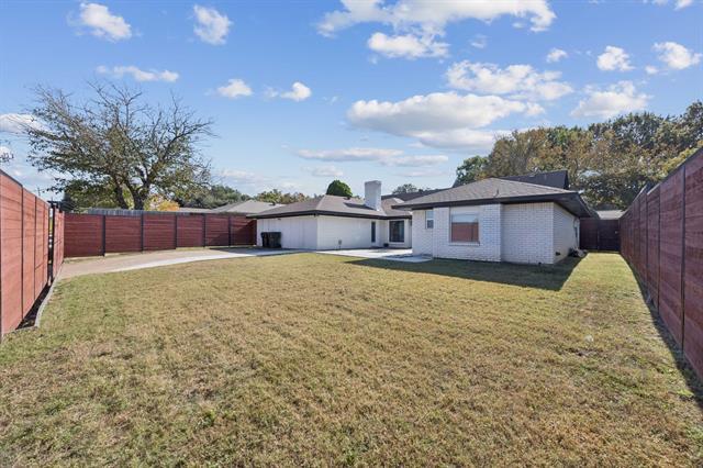 Building Photo - 2833 Meadowbrook Dr