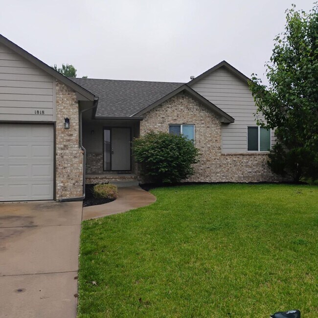 Building Photo - 1818 N Nickelton Ct