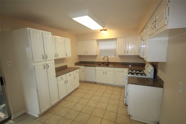 Building Photo - 5302 Town Park Blvd