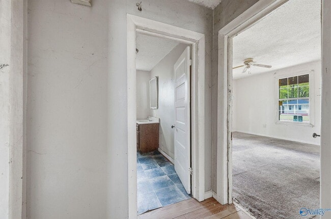 Building Photo - Single Family Home For Rent