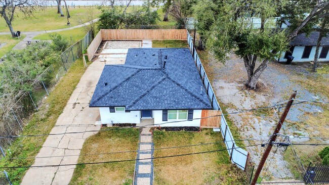 Building Photo - 5115 Clay St