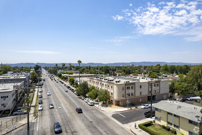 7061 Woodman Ave - Woodman Plaza