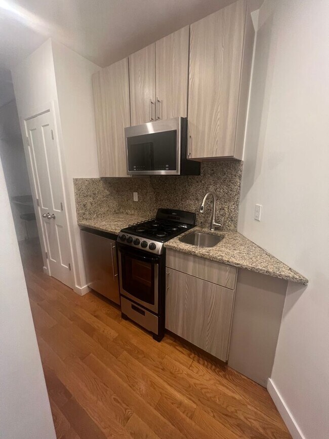 Building Photo - CHELSEA/BOSTON NO BROKER OR RENTAL FEES !!...