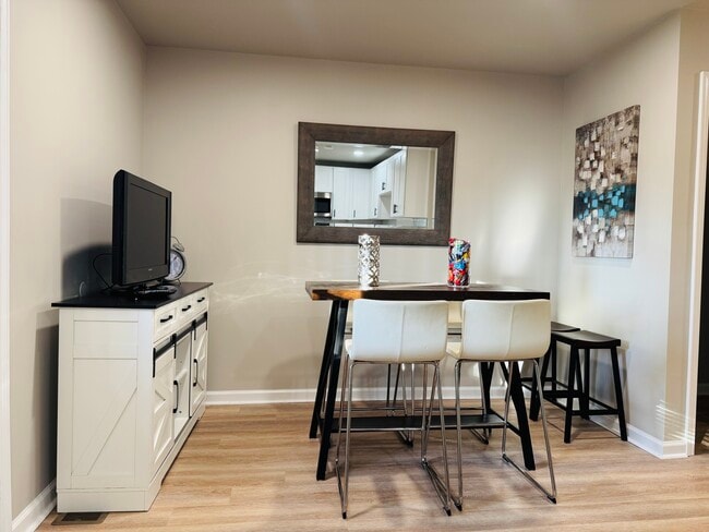 Building Photo - 2447 McAlpine Terrace