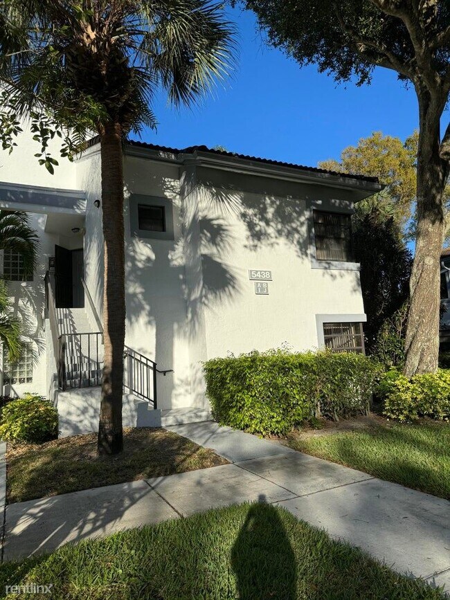 Building Photo - 3 br, 2 bath House - 5438 Verona Dr Apt I