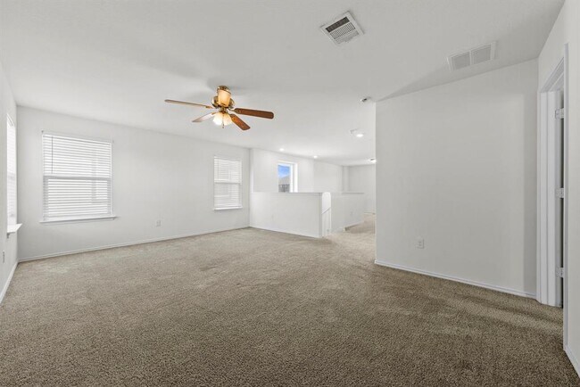 Building Photo - 544 Ayinger Ln