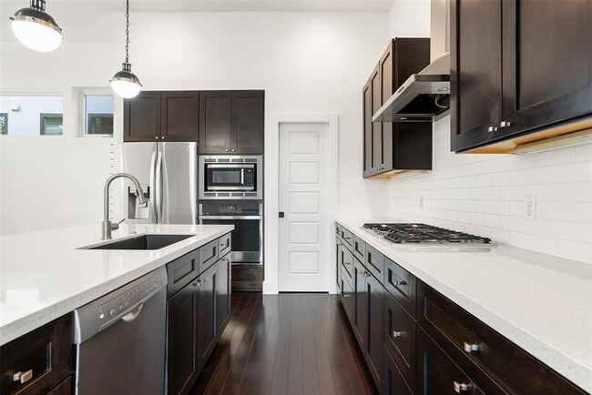 Building Photo - 1303 Azie Morton Rd