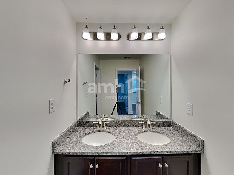Building Photo - 516 Slew Dr