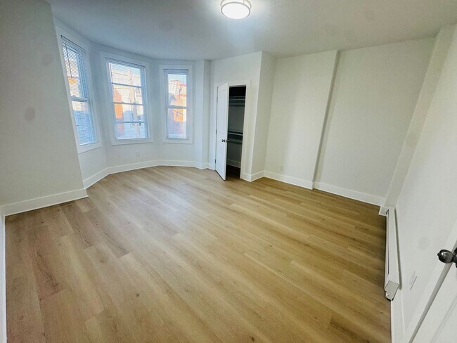 Building Photo - Refreshed 3bd/1bath House! Section 8 ONLY!