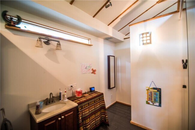 Building Photo - 2713 Sweeney Ln