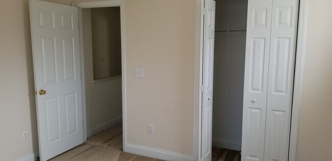 Building Photo - 300 Sea Knight Ln