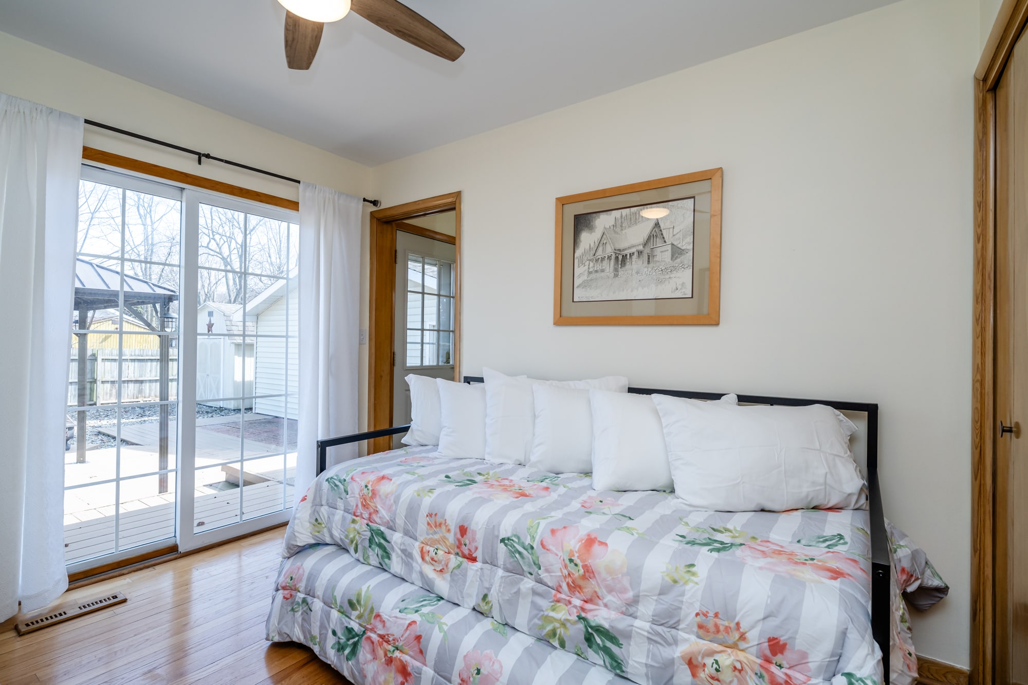 Building Photo - 2767 Oakwood Ln