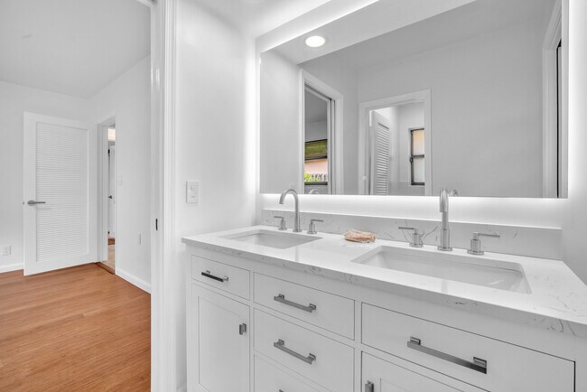 Building Photo - 3020 N 34th St