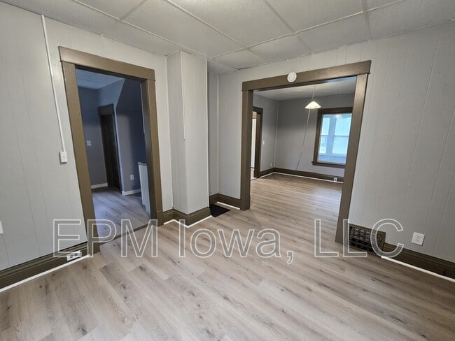Building Photo - 419 Bratnober St