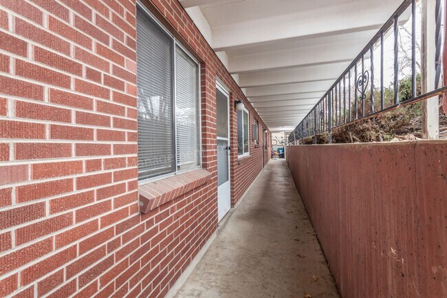 Building Photo - 1109 Alford St