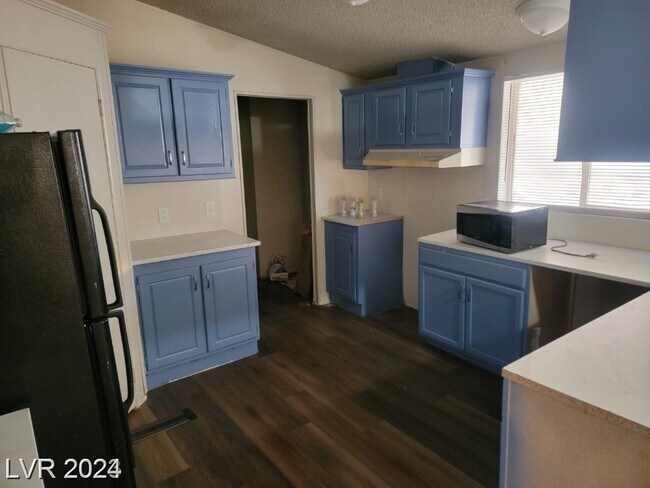 Building Photo - 5255 Sir James Way