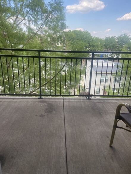 Building Photo - 2310 Elliott Ave