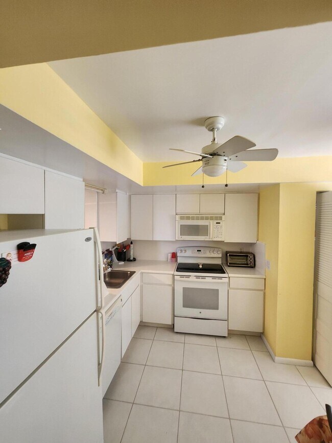 Building Photo - 14671 Bonaire Blvd