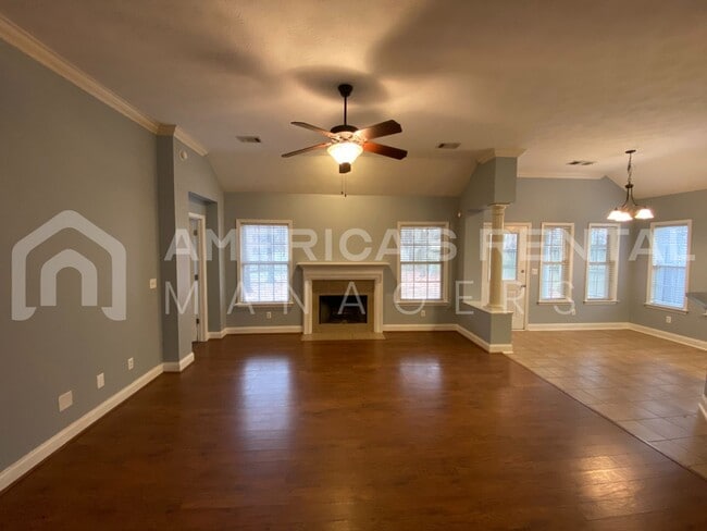 Building Photo - 6253 Sycamore Dr