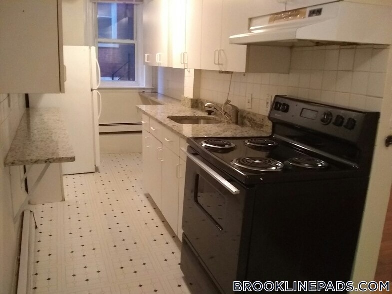 Building Photo - 208 Winthrop Rd