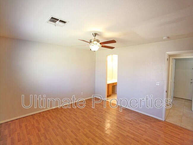 Building Photo - 8546 W Meadowbrook Ave