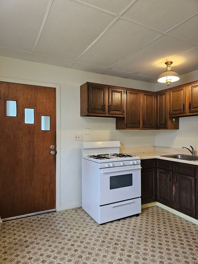 Building Photo - 619 Wallace Ave