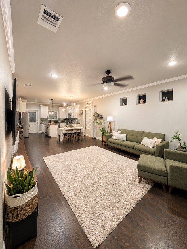Building Photo - Stunning Temple Home