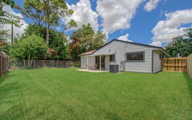 Building Photo - 11018 Long Gate Dr
