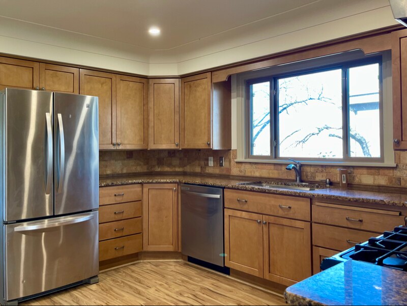 Building Photo - 592 Locust St S