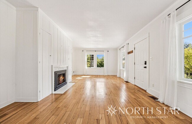 Building Photo - Charming Broadmoor Historic Farmhouse on a...